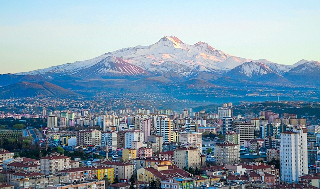 TÜİK açıkladı işte Kayseri’nin nüfus dağılımı: kaç kişi yaşıyor, kaçı erkek, kaçı kadın?