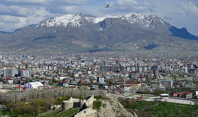 TÜİK açıkladı işte Van’ın nüfus dağılımı: kaç kişi yaşıyor, kaçı erkek, kaçı kadın?