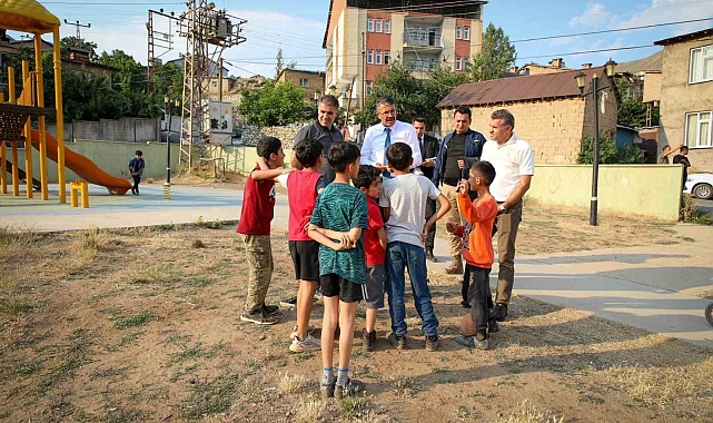 Vali Çelik'ten Yeni mahalleye halı saha müjdesi