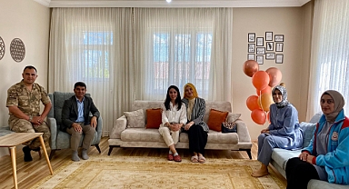 Vali eşi Neslihan Gül Koç, koruyucu aileleri ziyaret etti