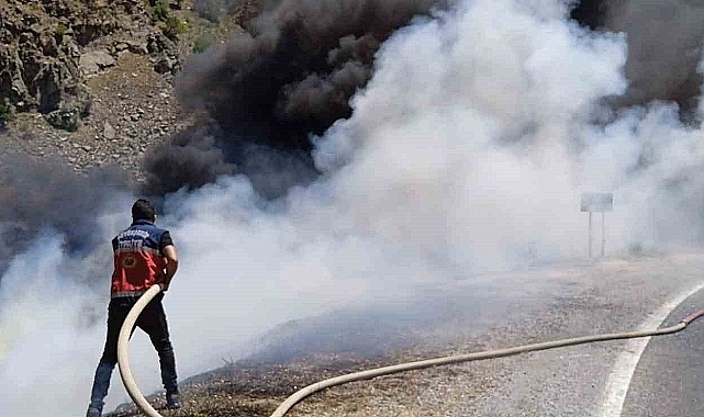 Van'da Hırdavat deposunda çıkan yangın korkuttu