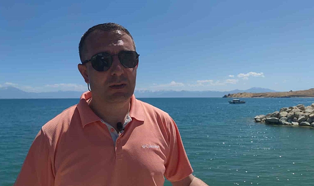 Van Gölü'nde yüzecek olanlar dikkat; Uzmanı uyarıyor!