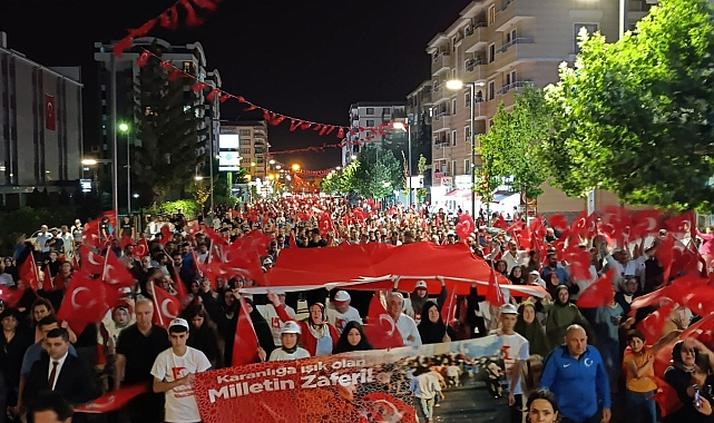 Van'da binlerce kişi '15 Temmuz' yürüyüşüne katıldı