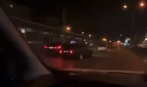 Yarışan araçlar trafikte dehşet saçtı