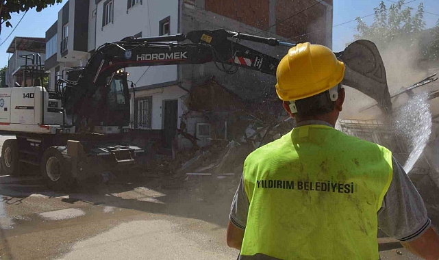 Yıldırım’da riskli durumdaki yapılar yıkılıyor