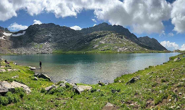 Yorulmadan yürüdüler Nefes kesen manzarada