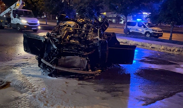 150 metre sürüklenen araç alev aldı, 2 kişi son anda kurtuldu