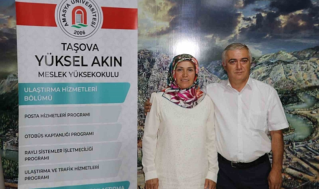28 yıllık çift evliliklerini üniversite ile taçlandırdı