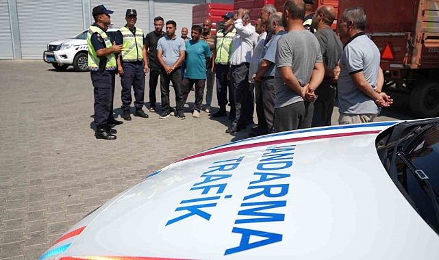400 traktör römorkuna reflektör takıldı