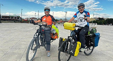(Videolu Haber) 70'indeki Kadir, İzmir'den Ağrı'ya pedal çevirdi