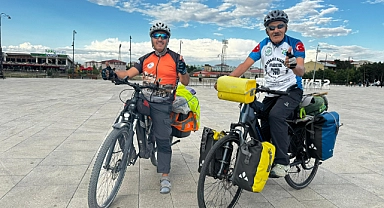 (Videolu Haber) 70'indeki Kadir, İzmir'den Ağrı'ya pedal çevirdi