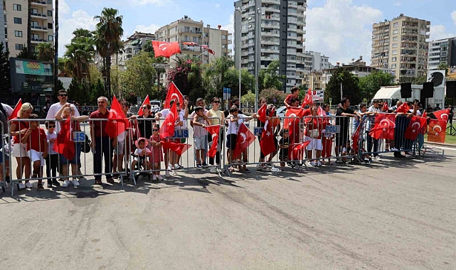 Adana’da Zafer Bayramı’nda sıcak nedeniyle alan boş kaldı