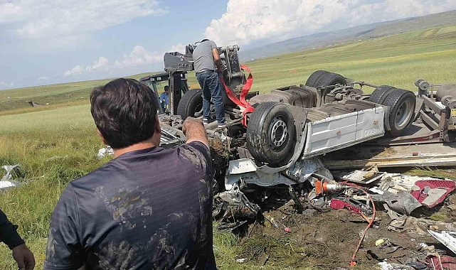AFAD kurtardı Kars'ta tırda sıkışan sürücüyü