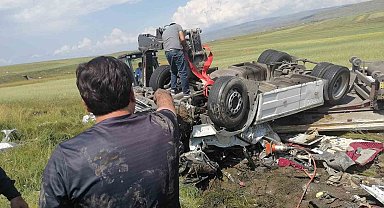 AFAD kurtardı Kars'ta tırda sıkışan sürücüyü