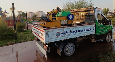 Ağrı Belediyesi haşerelere karşı ilaçlama yapıyor