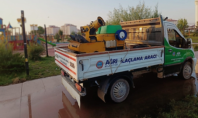 Ağrı Belediyesi haşerelere karşı ilaçlama yapıyor