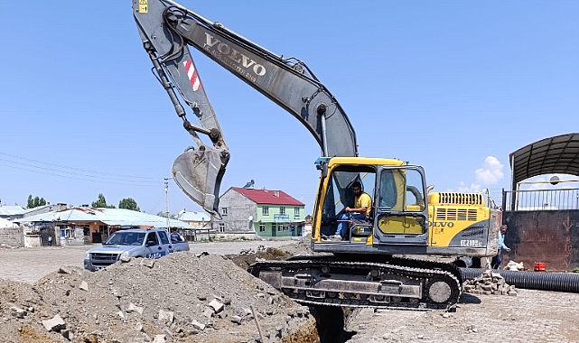 Ağrı Belediyesi’nin alt yapı çalışmaları aralıksız devam ediyor