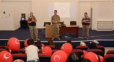 (Videolu Haber) Ağrı'da çocuklara "jandarma mesleği" tanıtıldı