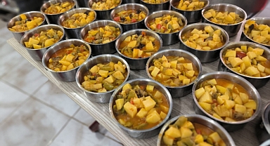 Ağrı’da dev yemek kazanları ihtiyaç sahipleri için kaynıyor