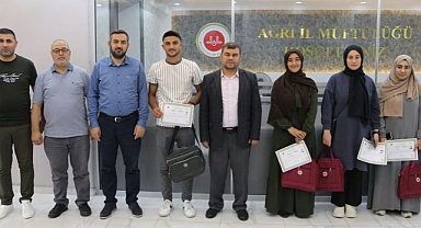 Ağrı’da Gençler Umreyle Ödüllendirildi
