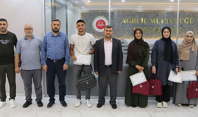Ağrı’da Gençler Umreyle Ödüllendirildi