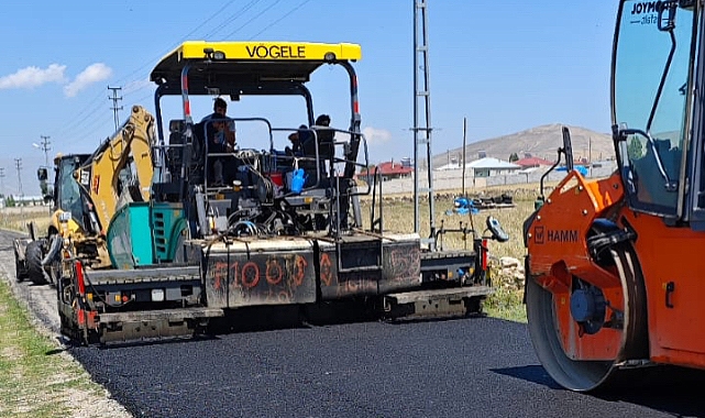 Ağrı'da köy yolları yenileme çalışmaları devam ediyor