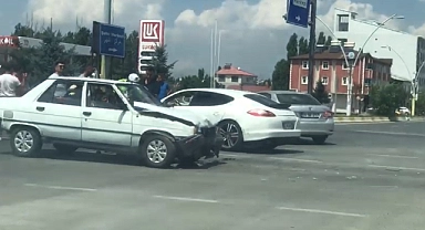 Ağrı'da maddi hasarlı trafik kazası (Videolu Haber)