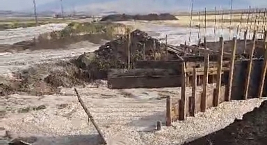 Ağrı'da meydana gelen selde yollar zarar gördü