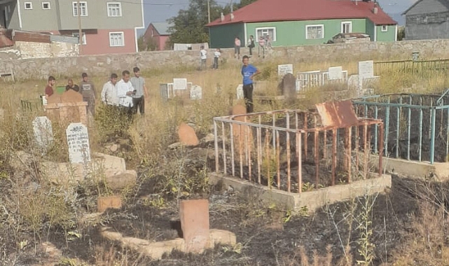 Ağrı’da mezarlıkta çıkan yangın korkuttu