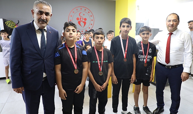 Ağrı’da Zafer Bayramı satranç turnuvası düzenlendi