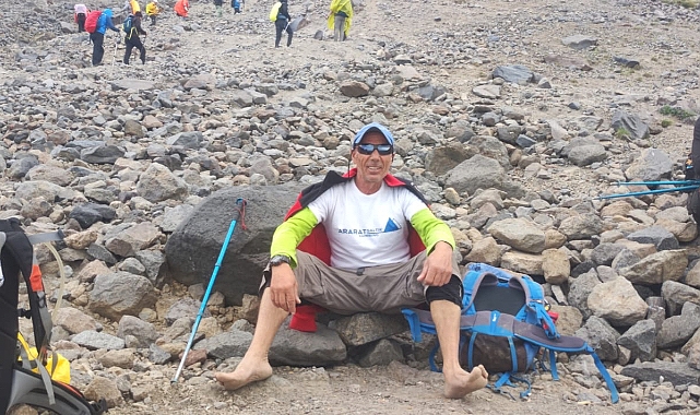 Ağrı Dağı’na çıplak ayakla tırmandı