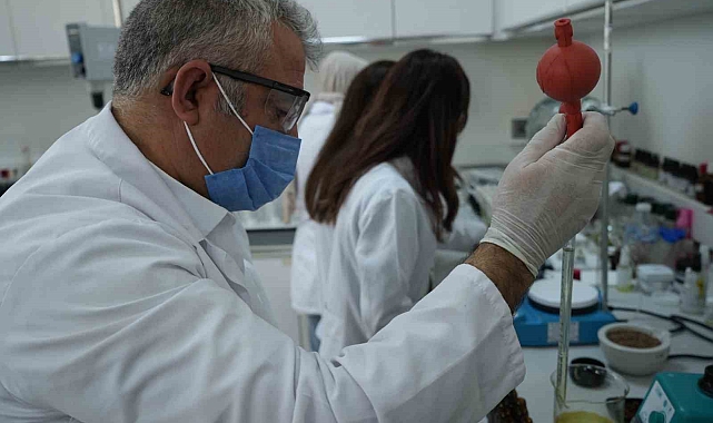 Ağrı Dağı'nın zengin florasından yararlanan üniversite, ürettiği ürünler ile ülke ekonomisine katkı sağlıyor