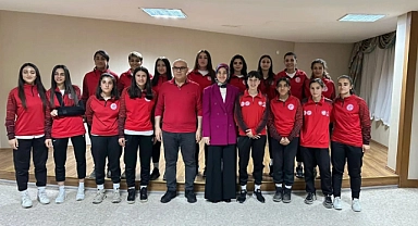 Ağrı'nın kadın futbol takımı 2. Lig'e yükseldi