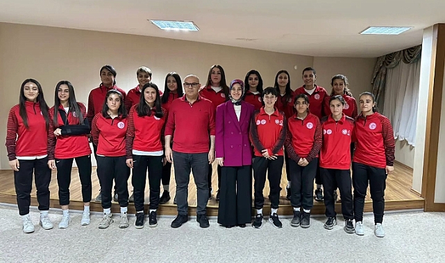 Ağrı'nın kadın futbol takımı 2. Lig'e yükseldi