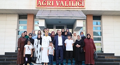Ağrı Valisi Koç,"Güçlü anneler, güçlü Türkiye" diyerek annelerle buluştu
