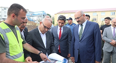 Ağrı Valisi Koç, Hamur'da inşaatları denetledi