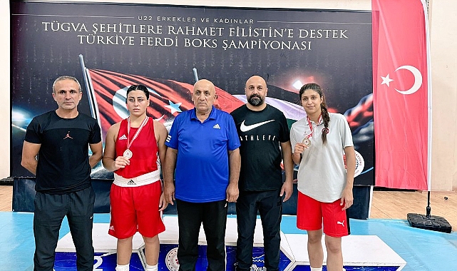 Ağrılı kızlar ringin tozunu attırdı