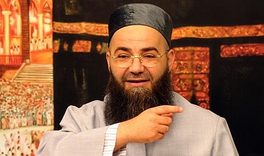 Ahmet Mahmut Ünlü kimdir? Öne çıkan görüşleri nelerdir? Faaliyetleri ve değerlendirmeleri nelerdir?