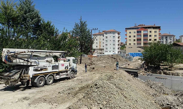 Akıma kapılan genç yaralandı