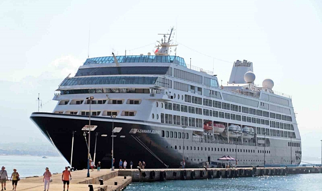 Alanya’ya turistler denizden geldi