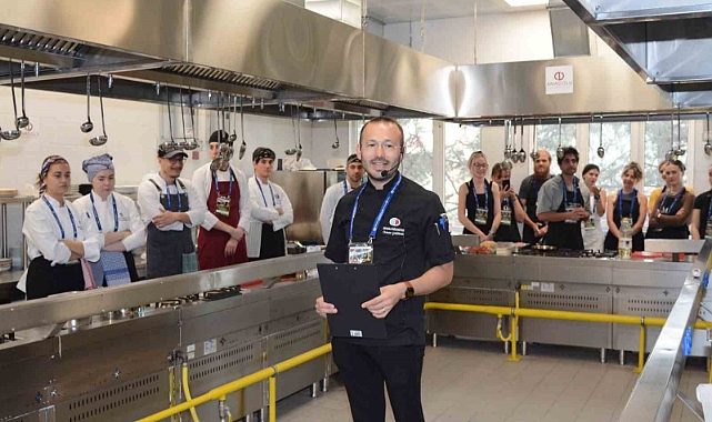 Anadolu Üniversitesi EMYO mezun istihdamında başı çekiyor
