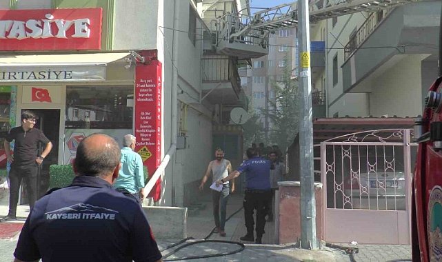 Annesiyle tartıştı, evi ateşe verdi