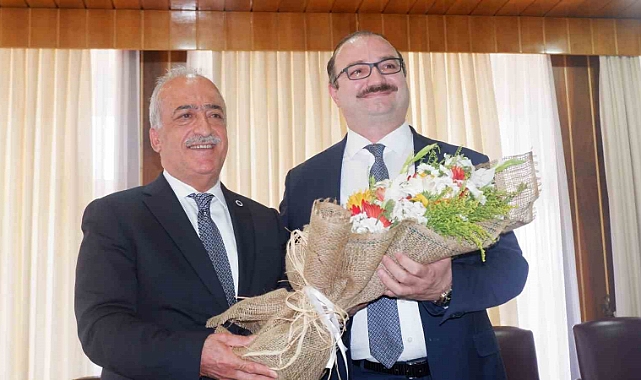 Atatürk Üniversitesi’nde devir-teslim