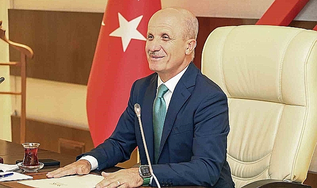 Atatürk Üniversitesi Rektörü Prof. Dr. Ahmet Hacımüftüoğlu mazbatasını aldı