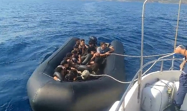 Ayvacık açıklarında 20 kaçak göçmen yakalandı