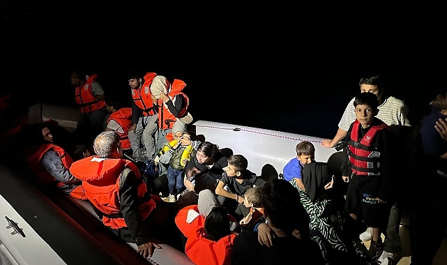 Ayvalık açıklarında 27’si çocuk 64 düzensiz göçmen kurtarıldı