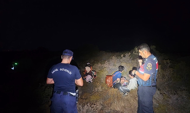 Ayvalık’ta 5’i çocuk, 10 düzensiz göçmen Sahil Güvenlik Koldes ve Jandarma timlerince yakalandı