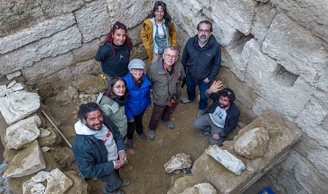 Bakan Ersoy duyurdu: Sahne restorasyonu çalışmalarında Hellenistik Döneme ait ’Skylla Grubu’ heykelleri keşfedildi