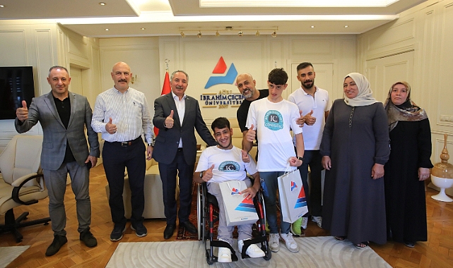 Başarılı Sporculardan AİÇÜ Rektörü Karabulut’a ziyaret