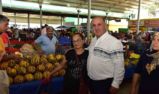 Başkan Kaya, semt pazarında vatandaşlarla buluştu